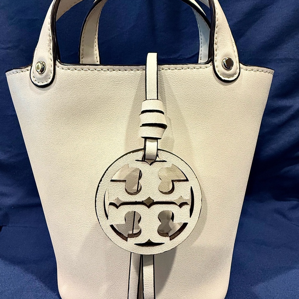 Tory Burch NWOT Miller Mini White Leather Bucket Bag - Picture 2 of 11